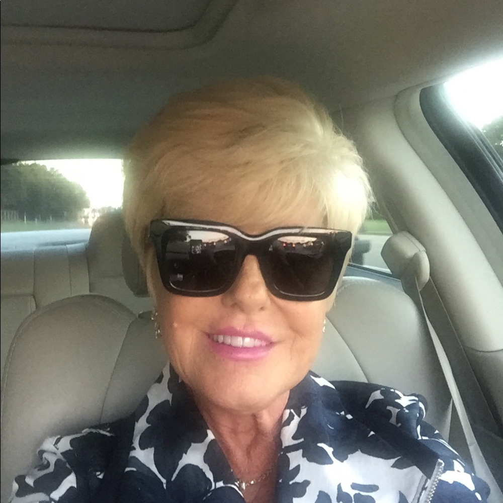 Meet your Posher, Christine